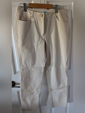 Cropped Cream Ankle Pants with Gold Hardware